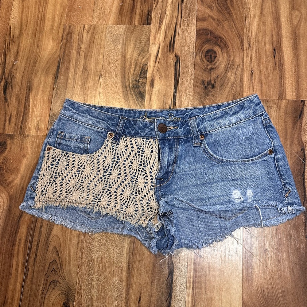 American Rag Crochet Panel Denim Shorts Size 5 Y2K Low Rise Boho Festival